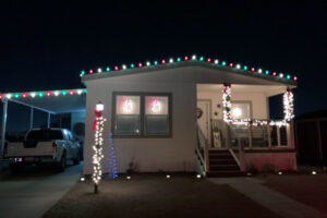 homes decorated for the holidays